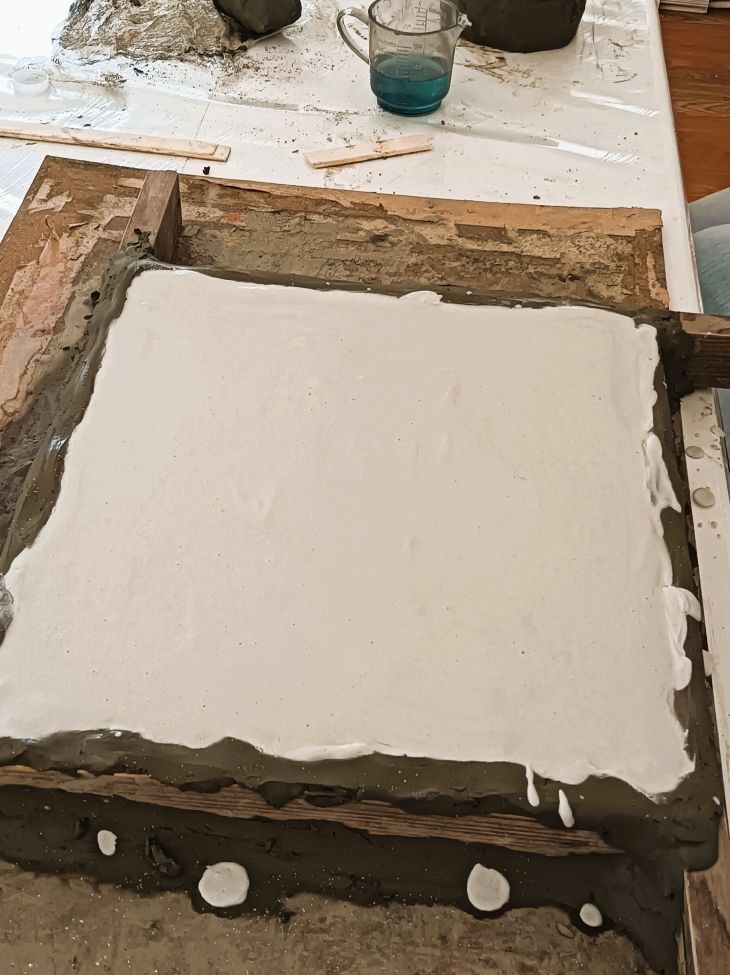 rifinire bassorilievo prima della colata 